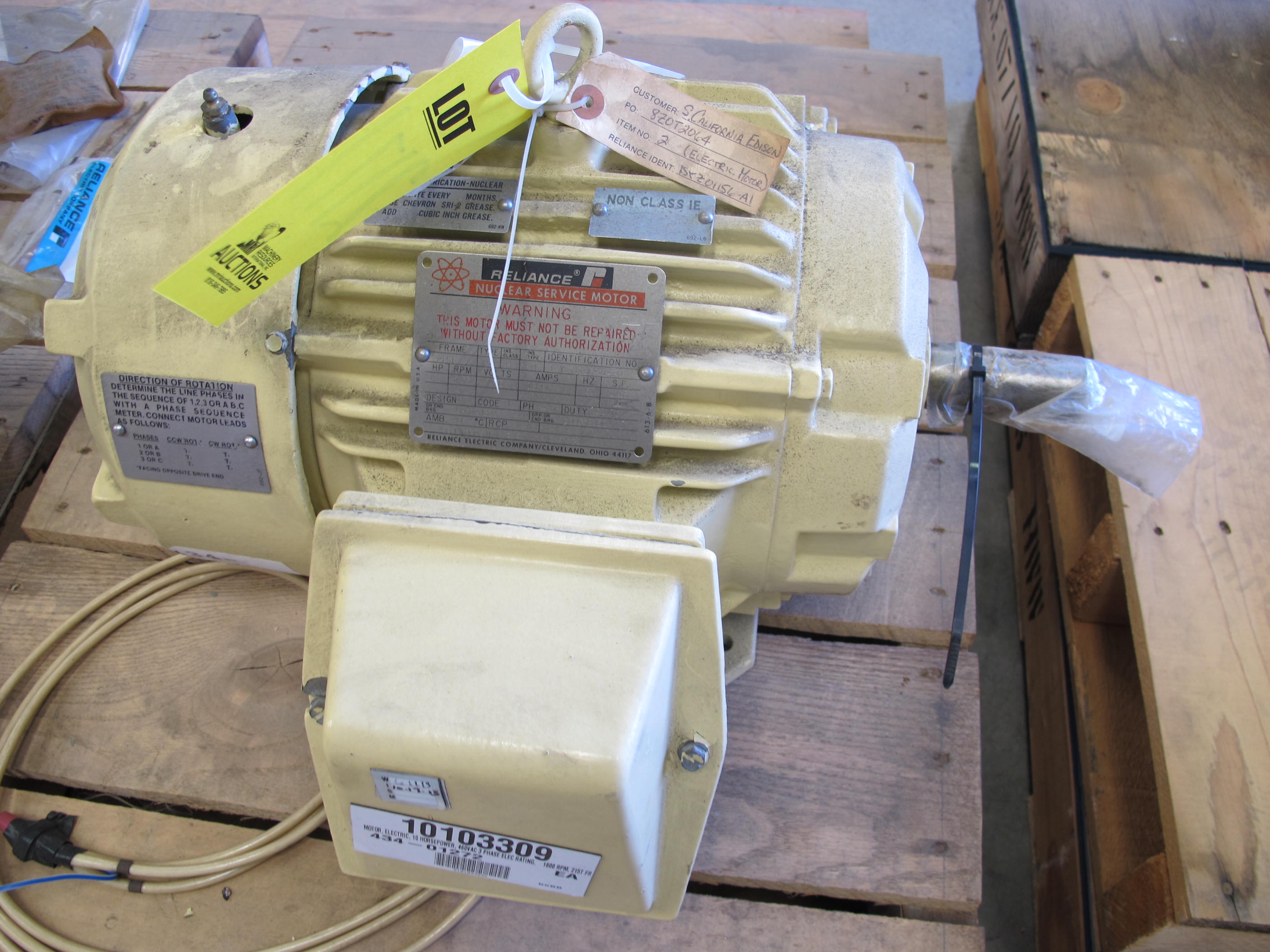 MOTOR, ELECTRIC TYPE, 10 HORSEPOWER, 460VAC 3 PHASE ELEC RATING, 1800 RPM, 215T FRAME, 12.5 AMPS, TEFC-XT ENCLOSURE. PART # 15YF281034 (W-44) LOADING & HANDLING FEE $15-